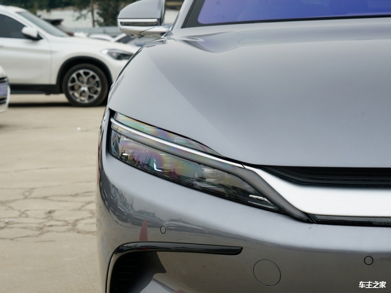 汉 2024款 EV 荣耀版 605KM前驱尊贵型