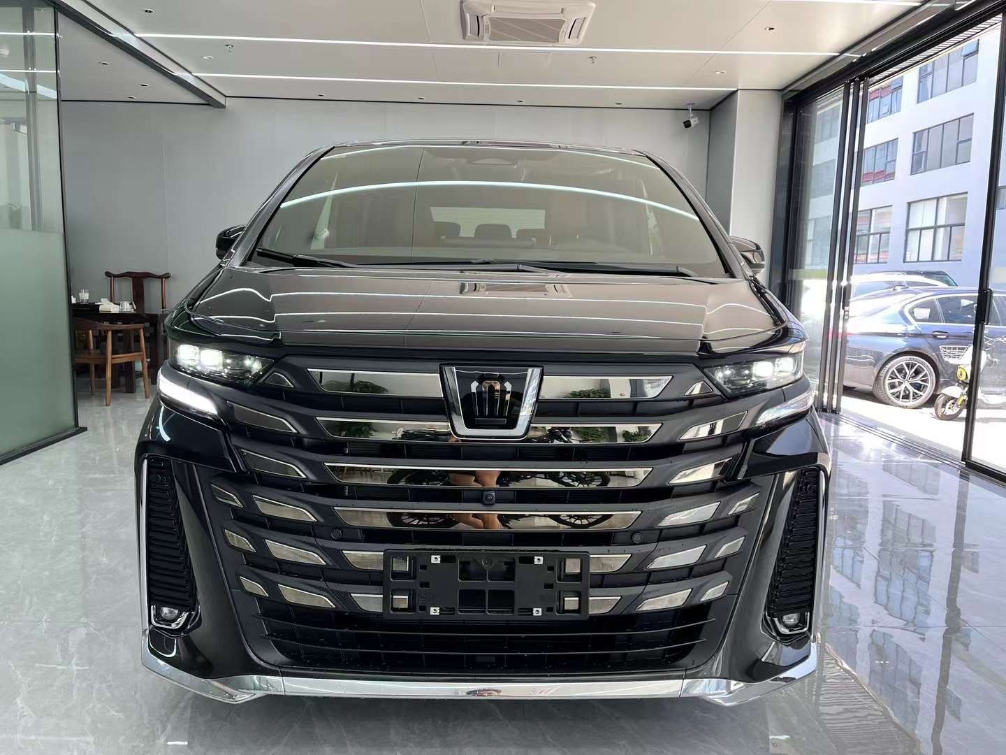 威尔法外观