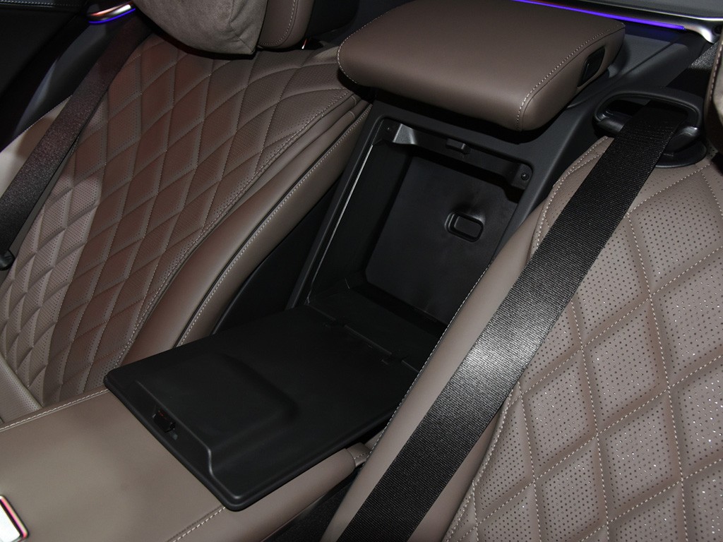 奔驰S级 2022款 S 500 L 4MATIC 高级定制版