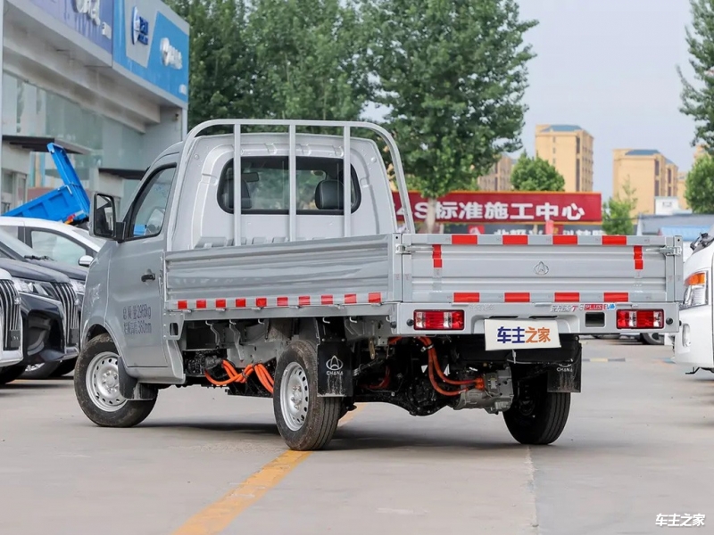 新豹T3 EV 2024款 265km 栏板车豪华版