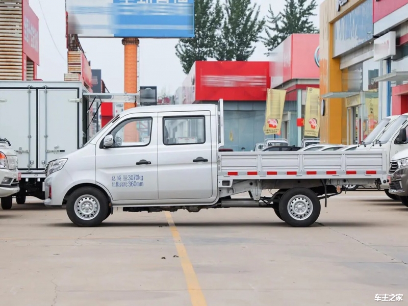 新豹T3 PLUS 2022款 双排 1.6L 2.52米 旗舰版