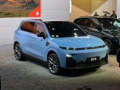 零跑B10图片