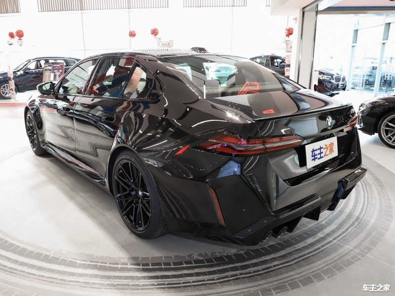 宝马M5新能源 全部在售 2025款新津宝马M5新能源最低146.89万起售 暂无优惠