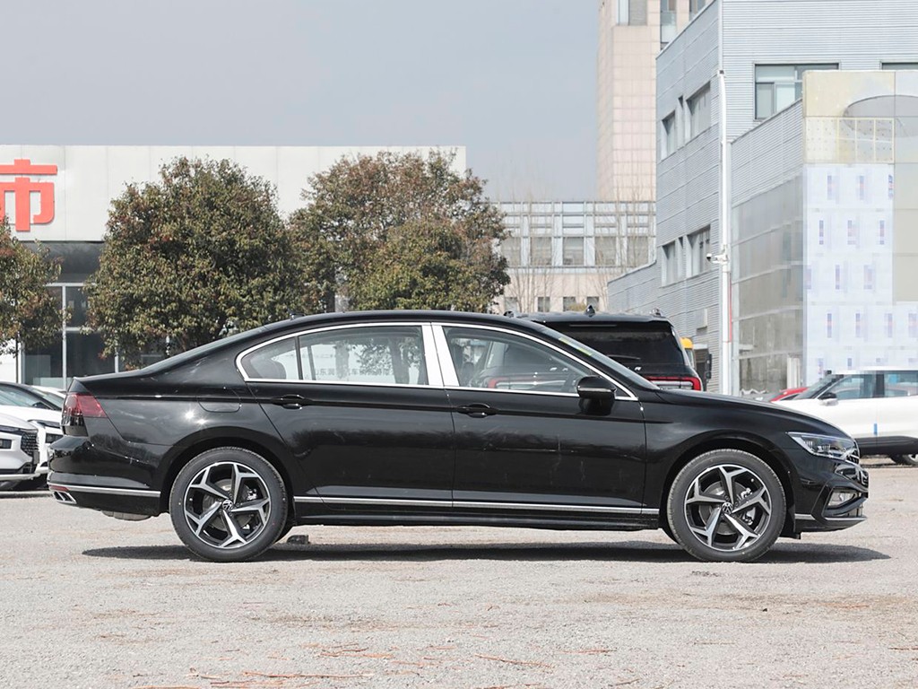 迈腾 2025款 改款 众享款 330TSI DSG豪华型