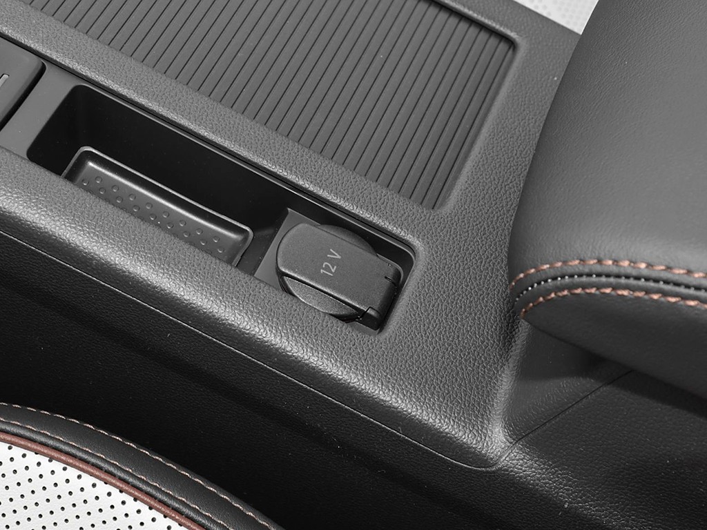 迈腾 2025款 改款 众享款 330TSI DSG豪华型