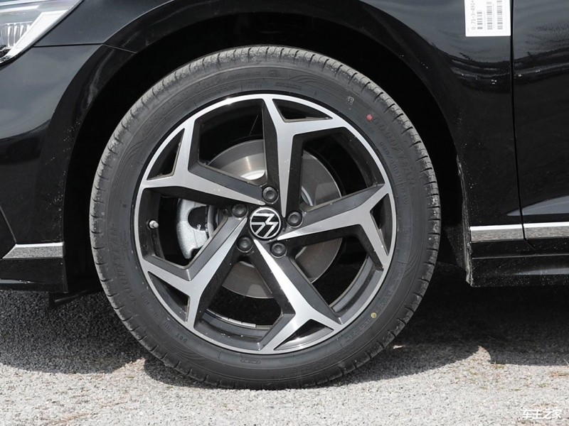 迈腾 2025款 改款 众享款 330TSI DSG豪华型