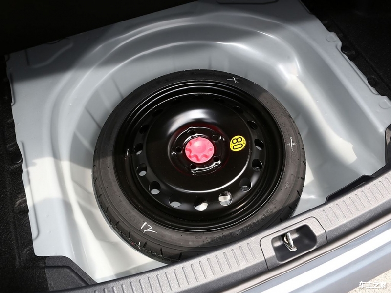 雷凌 2024款 智能电混双擎 1.8L 领先版