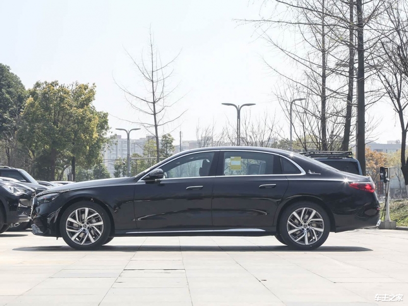 奔驰E级 2025款 改款 E 300 L 时尚运动型