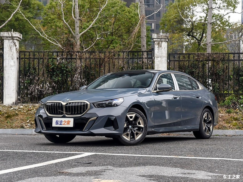 宝马5系 全部在售 2026款 2025款 2024款 2023款 2022款 2021款,双流宝马5系售价31.70万起 优惠高达6.10万