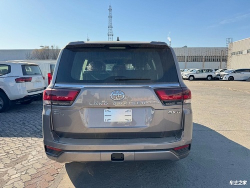 兰德酷路泽中东版 全部在售 2025款 2024款 2023款 2022款 2021款 2020款平行进口丰田兰德酷路泽中东版降价促销中 店内让利达37万元