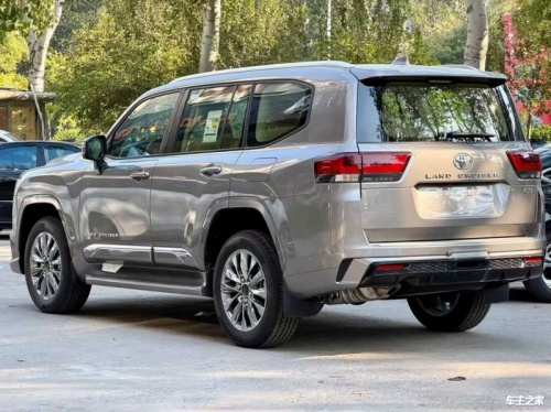 兰德酷路泽中东版 全部在售 2025款 2024款 2023款 2022款 2021款 2020款平行进口陆地巡洋舰最高降35.2万 欢迎到店试驾