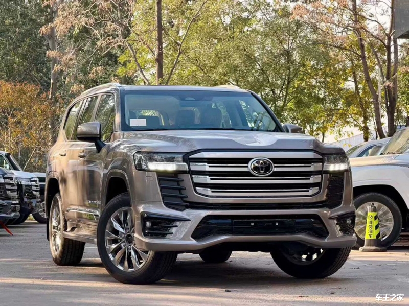 兰德酷路泽中东版 全部在售 2025款 2024款 2023款 2022款 2021款 2020款,成都兰德酷路泽中东版新款提供试乘试驾 限时优惠高达35.2万元