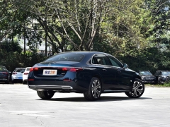 奔馳E級(jí)視頻