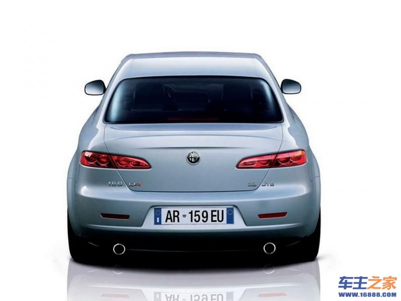 银色 ALFA 159正后方