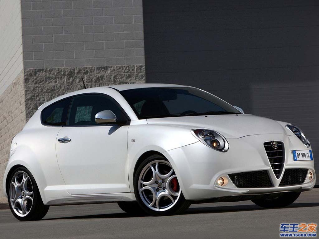 白色 ALFA MiTo