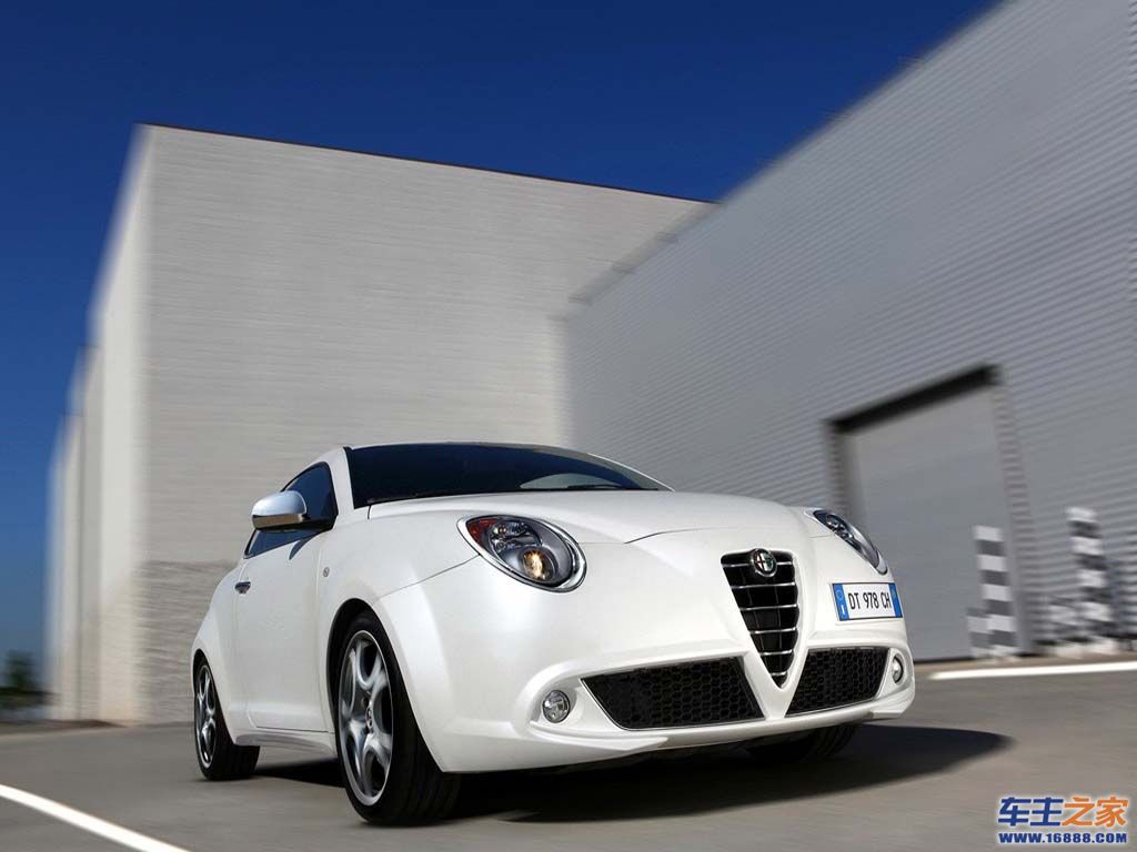 白色 ALFA MiTo