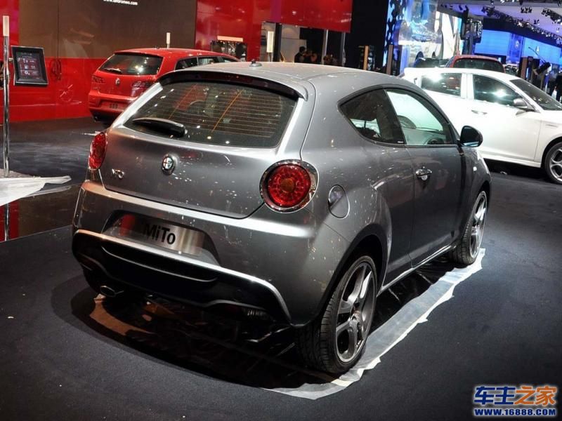 灰色 ALFA MiTo