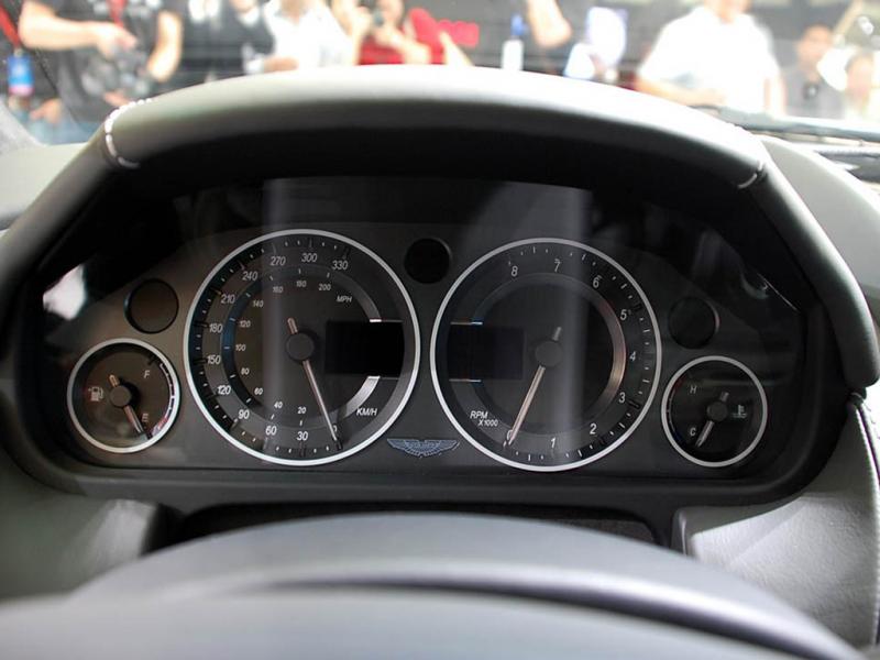 V12 Vantage灰色V12 Vantage仪表盘