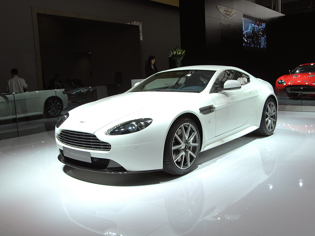 V8 Vantage