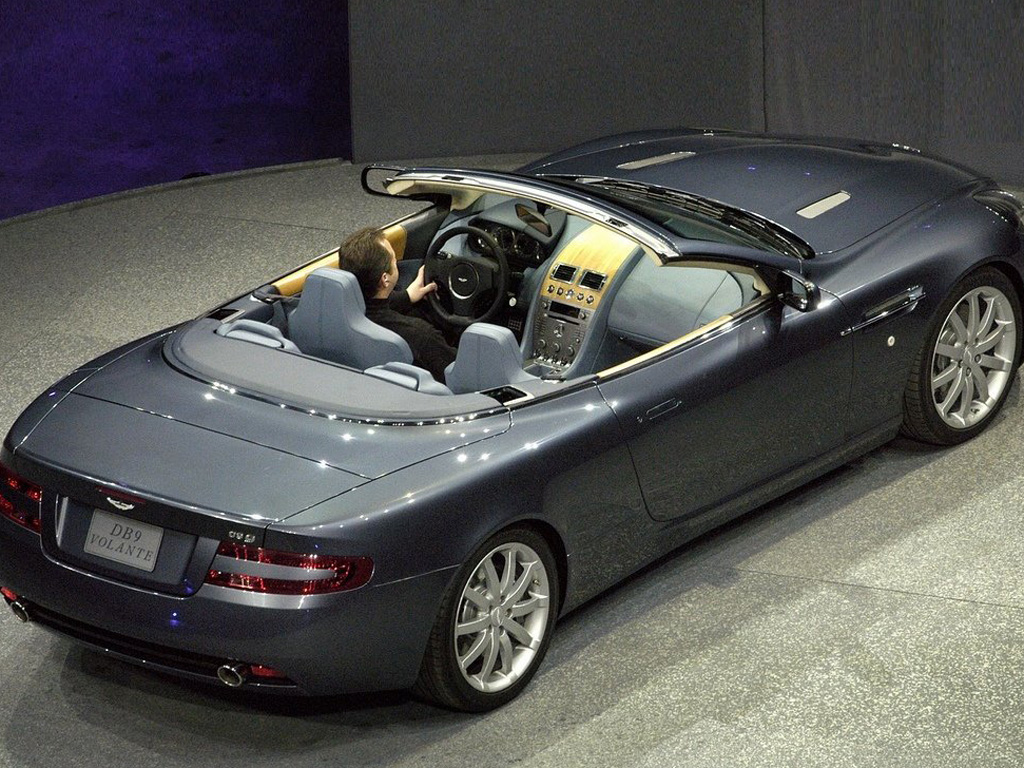 阿斯顿·马丁DB9灰色阿斯顿马丁DB9 07款 Manual Volante车后侧视