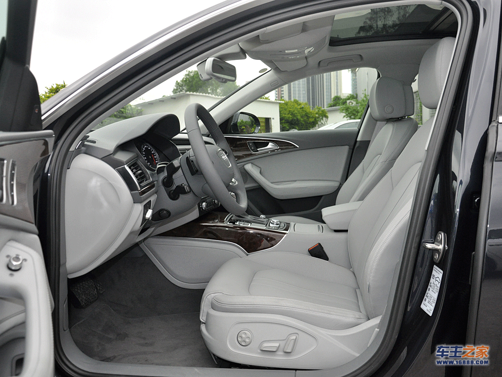 奥迪a6l前排空间