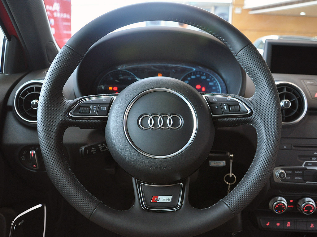 奥迪a1方向盘