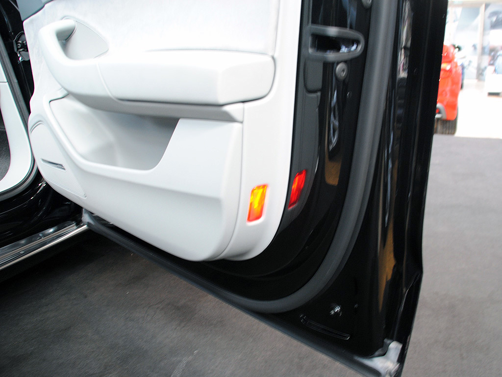 汽车图库 奥迪 进口奥迪 奥迪a8(237/504) 内饰 车门内侧局部 参考