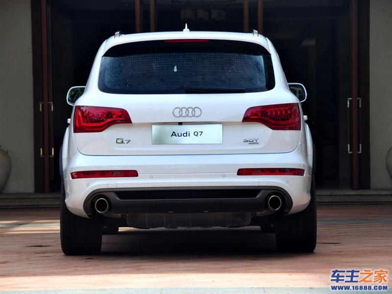 奥迪Q7白色 奥迪Q7