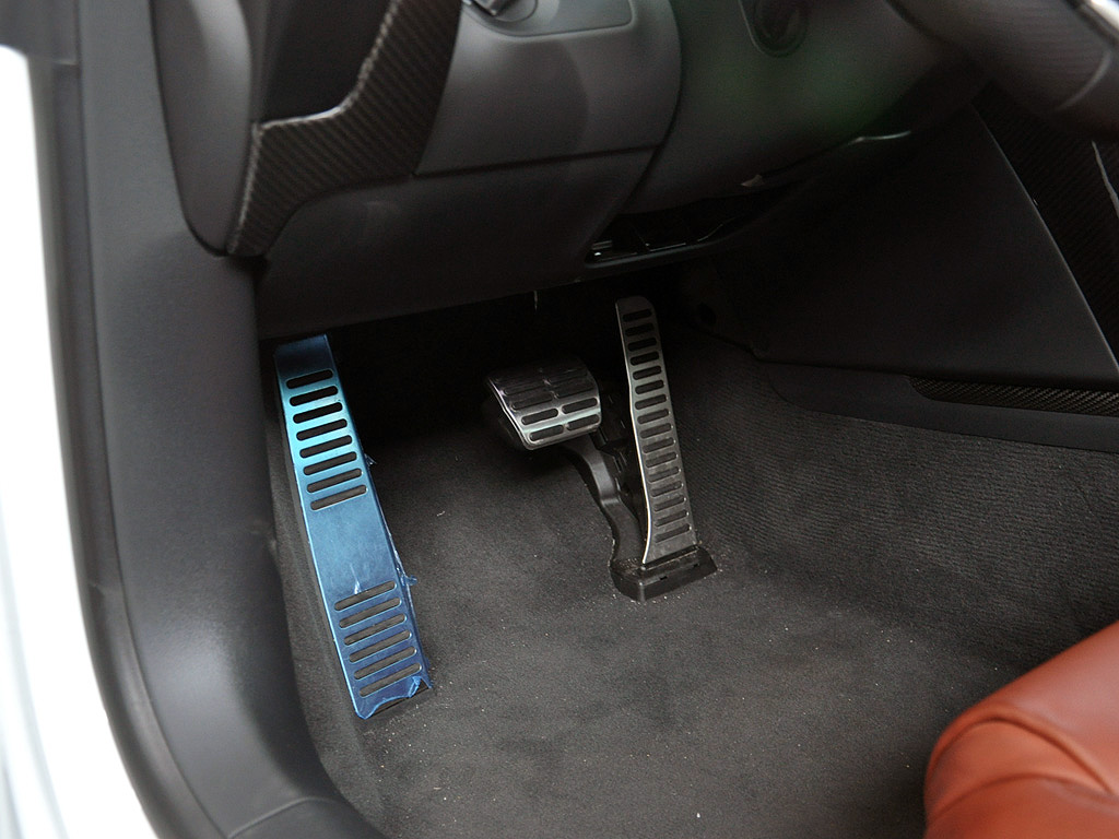 奥迪r8油门踏板