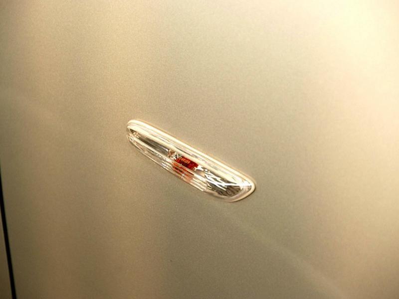 宝马5系白色宝马5系 2010款 520Li豪华型转向灯