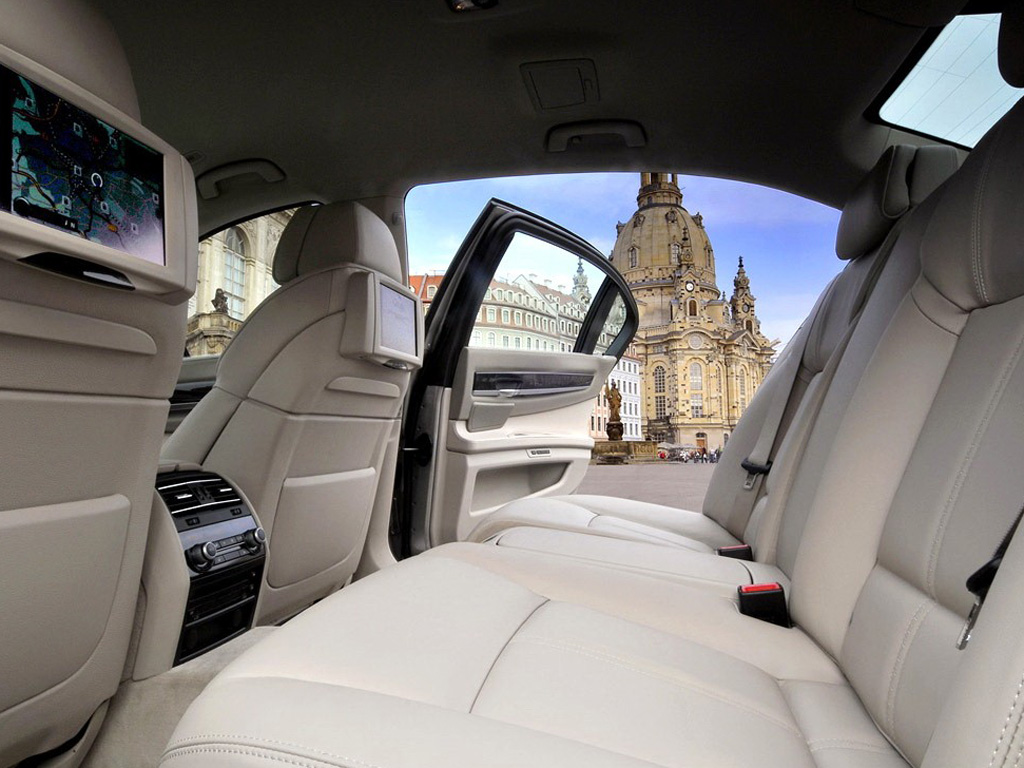 银色宝马7系 09款 750li领先型后排空间|宝马7系内饰图片 – 车主之家