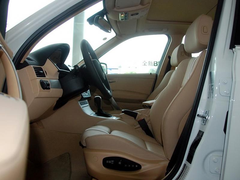 宝马X3(进口)银色宝马X3 09款 xDrive25i豪华增配型前排腿部空间