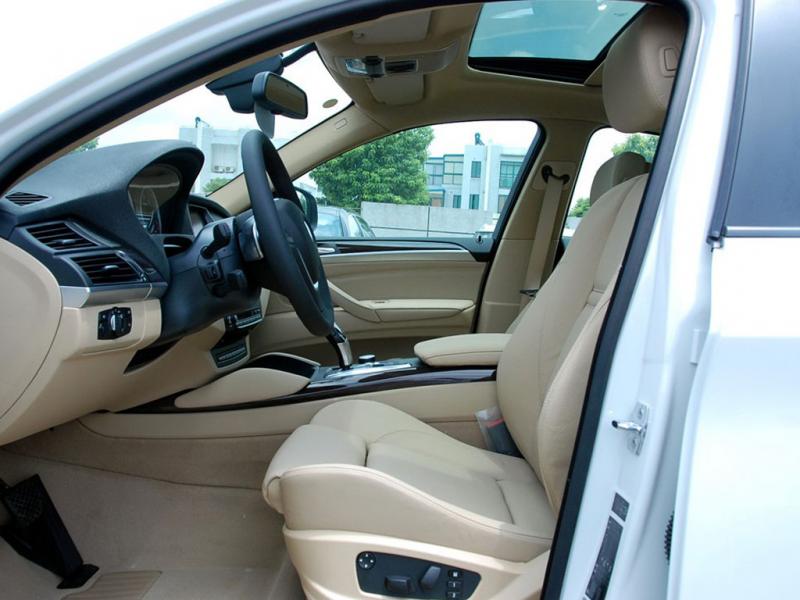 宝马X6白色宝马X6 09款 xDrive35i前排空间