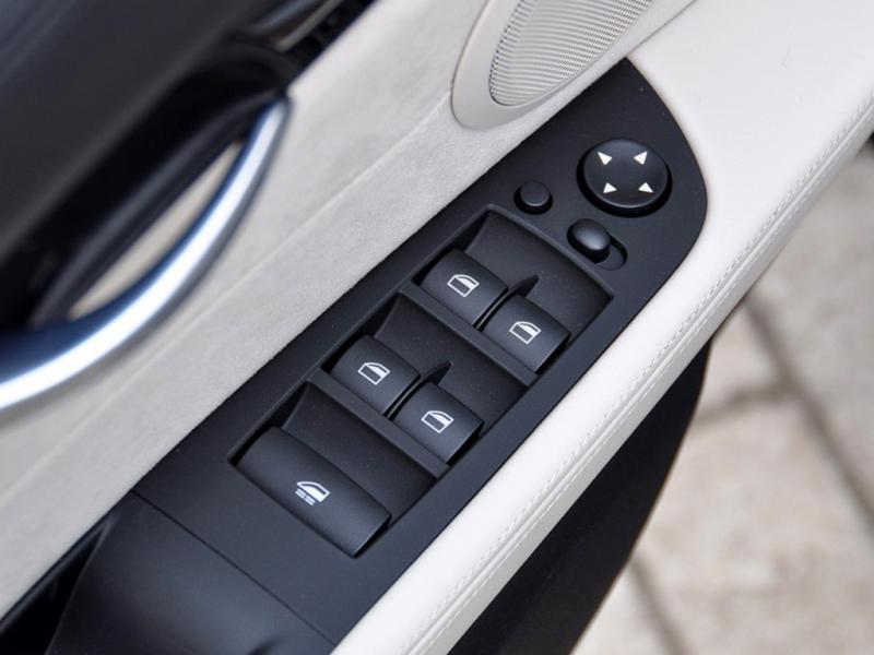 宝马Z4红色宝马Z4 09款 sDrive35i锋尚型右前门控制按钮