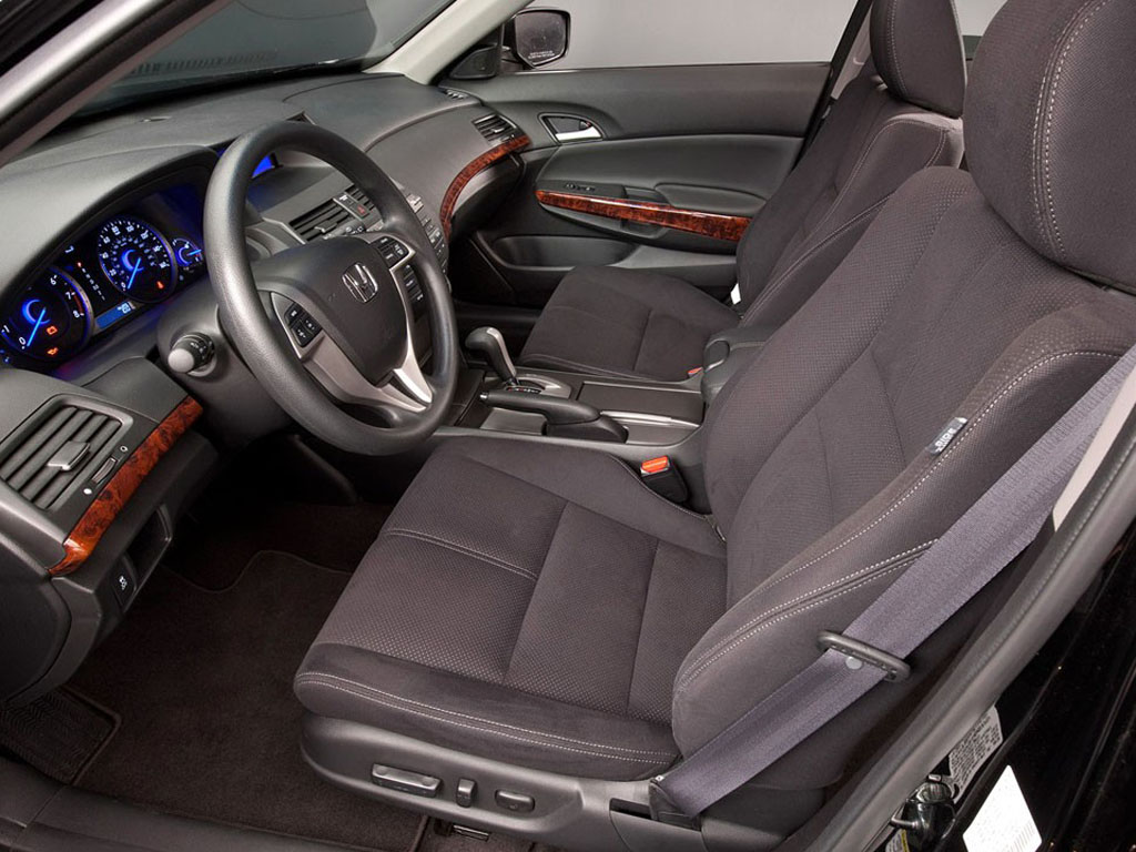 海外雅阁前排座椅