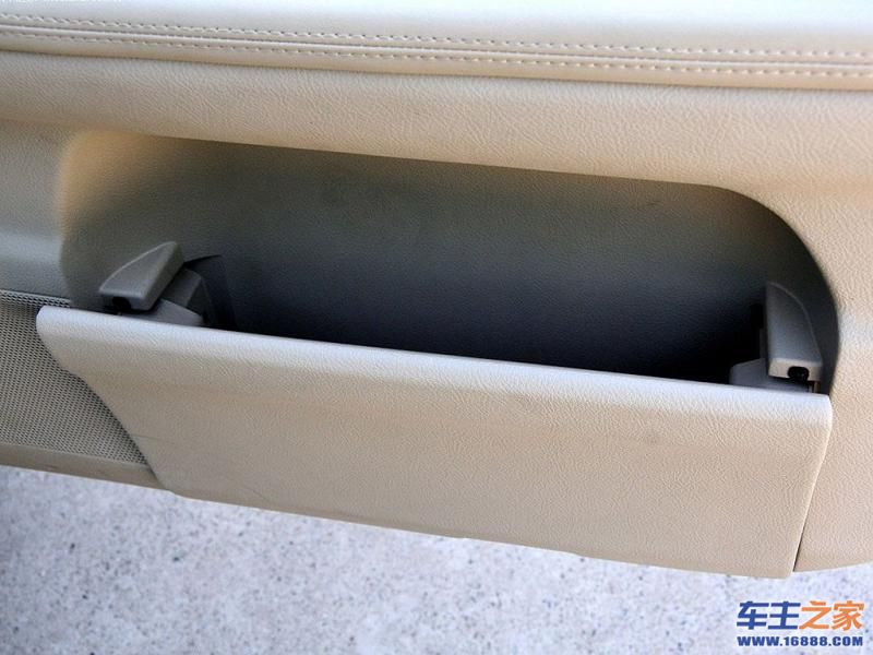 比亚迪S6比亚迪S6车门储物槽