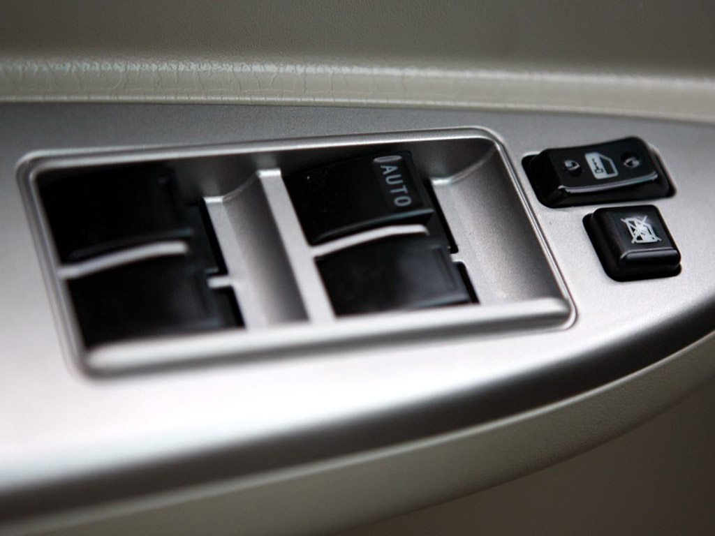 比亚迪G3比亚迪G3车窗控制按钮