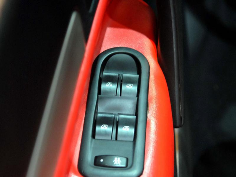 比亚迪S8比亚迪S8车门控制按钮