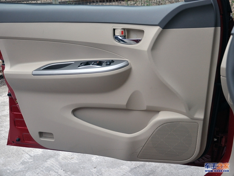 比亚迪l3车门内饰