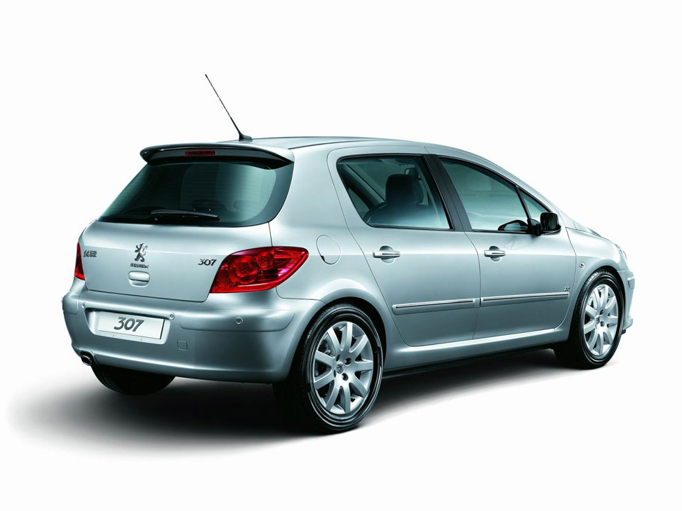 银色标致307右后45度