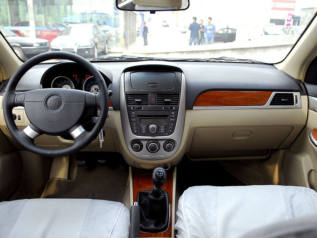 腾势 比亚迪戴姆勒 腾势 腾势2018款 500 荣耀版(1/33) 内饰 凯越07款