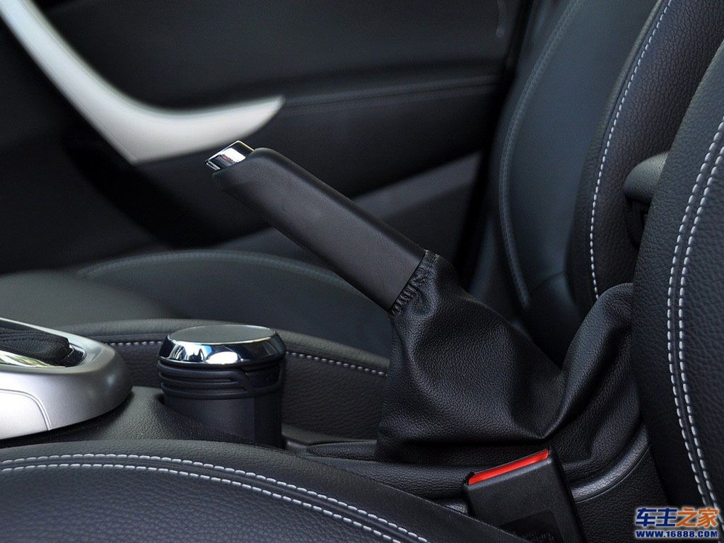 汽车图库 别克 上汽通用别克 英朗(646/1024) 内饰 灰色 英朗xt手刹