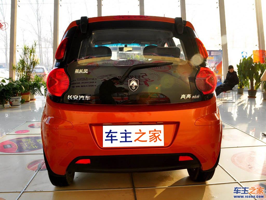 奔奔mini橙色 奔奔mini前脸