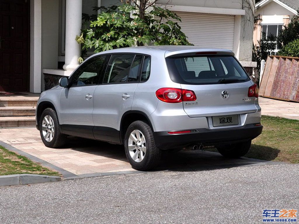 汽车图库 大众 上汽大众 途观(147/526) 外观 灰色 途观左后45 参考