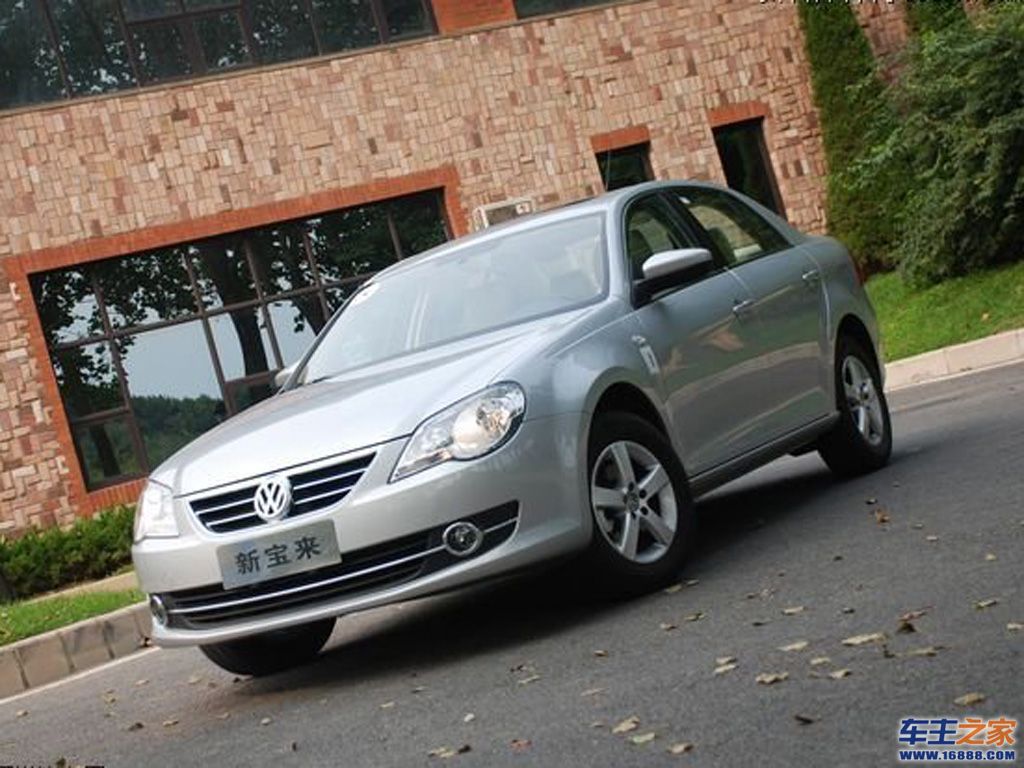 银色 宝来左前45