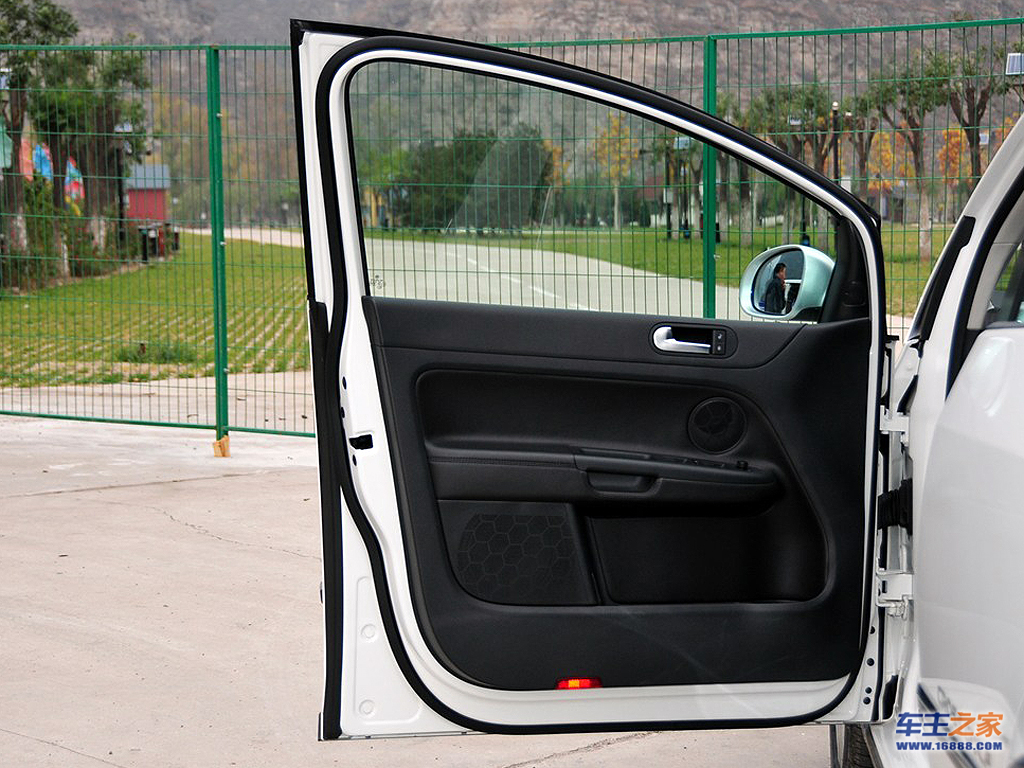 汽车图库 大众 进口大众 高尔夫(进口)(526/832) 内饰 车门 参考成交