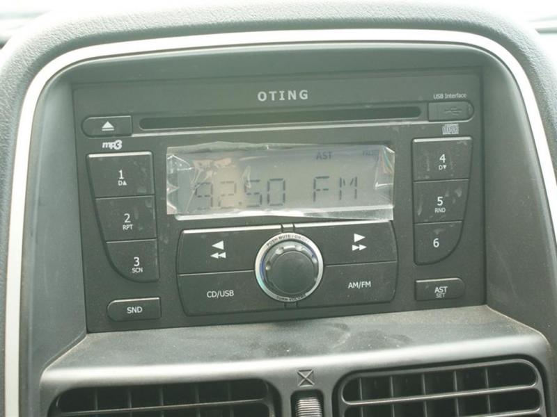 奥丁黑色07款 2.5手动两驱豪华音响控制台正面平视