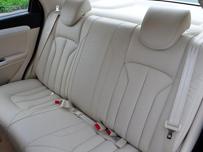 白色风神s30 09款 navi型at后排空间|东风风神s30内饰图片 – 车主之