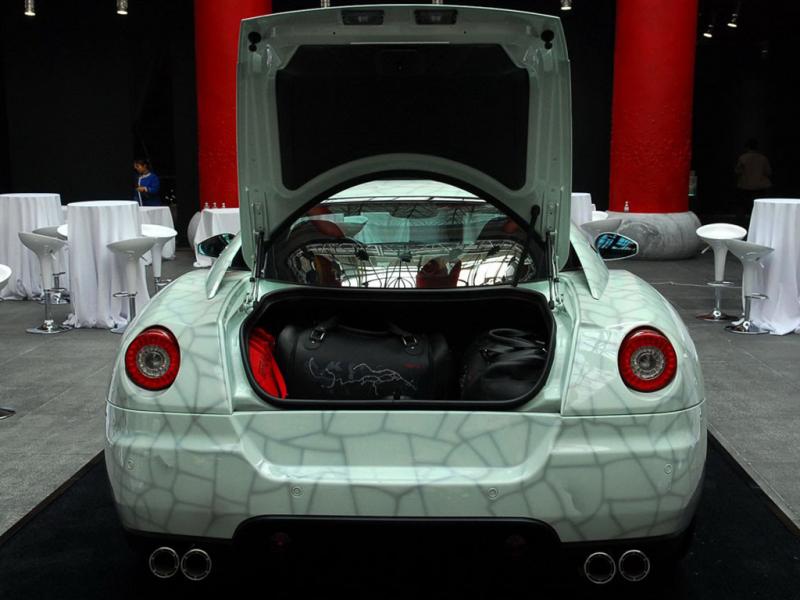法拉利599白色2009款 艺术典藏跑车后备箱开启