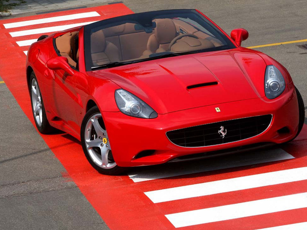 红色法拉利california右前45度